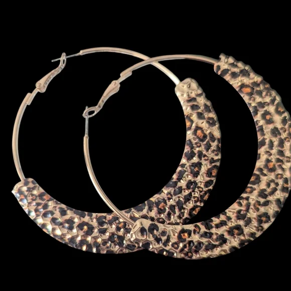 NWT Leopard Print Gold Hoop Earrings - Picture 3 of 5